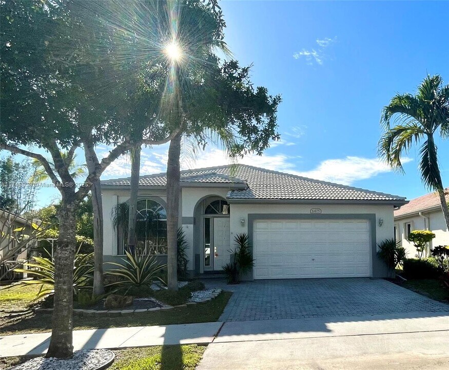 6405 Lake Tern Ln in Coconut Creek, FL - Building Photo