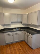 4 Willoughby St, Unit 1st Floor Unit in Bristol, CT - Foto de edificio - Building Photo