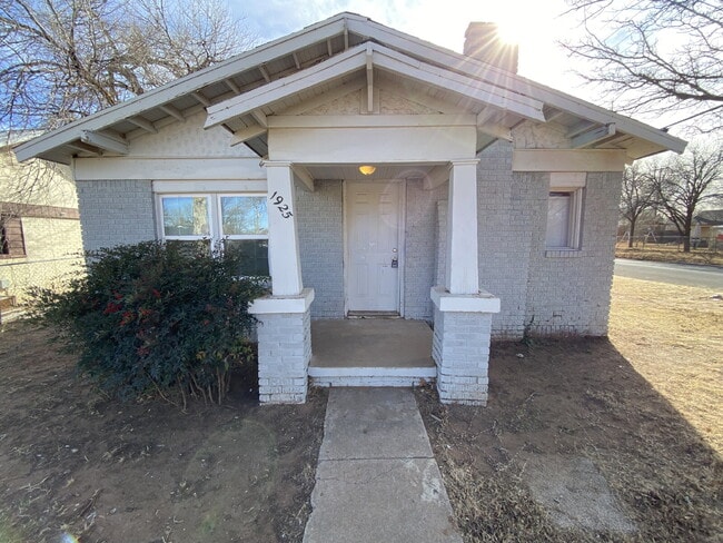 property at 1925 27th St