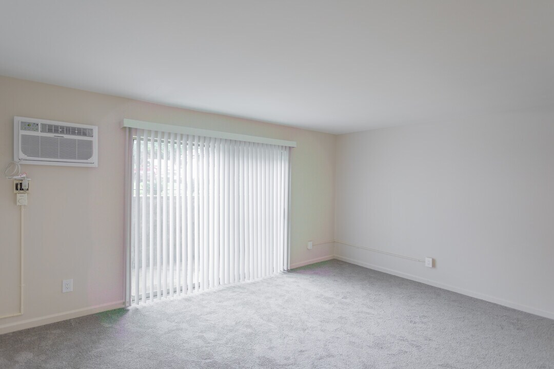 Day Heights Meadows in Milford, OH - Foto de edificio