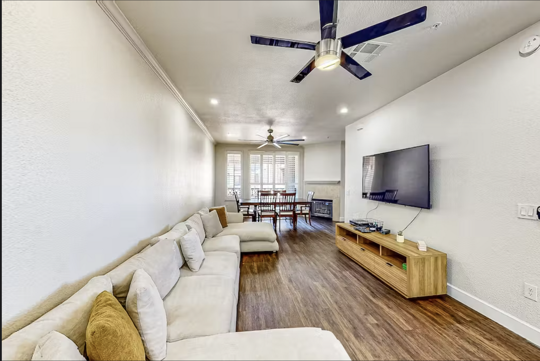 4465 E Paradise Village Pky S, Unit 1165 in Phoenix, AZ - Building Photo