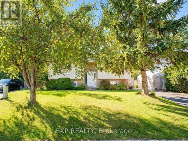 property at 898 Belvédère Ave