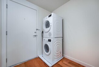 333 Newark Ave in Jersey City, NJ - Building Photo - Building Photo