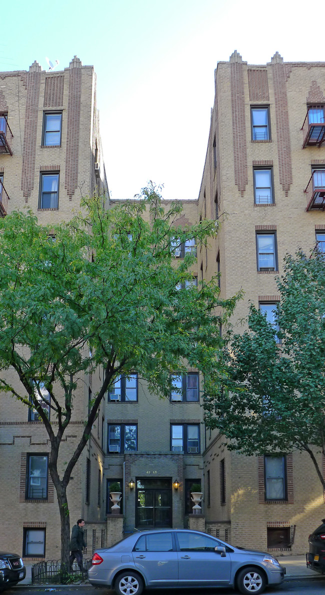 4115 50th St in Woodside, NY - Foto de edificio - Building Photo