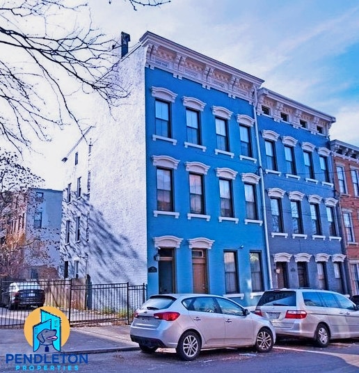 521 E 13th St, Unit 1 in Cincinnati, OH - Foto de edificio - Building Photo