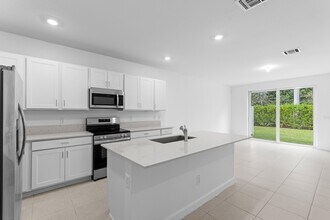 4667 Hollister Ave in Greenacres, FL - Building Photo - Building Photo