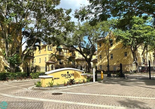 2512 SW 14th Ave in Fort Lauderdale, FL - Foto de edificio - Building Photo