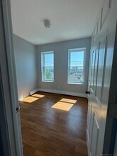 1057 E Main St, Unit 11 in Bridgeport, CT - Building Photo - Building Photo