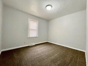 1879 Burton Rd in Muskegon, MI - Building Photo - Building Photo