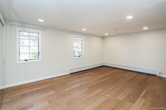 248 Montgomery Ave in West Babylon, NY - Building Photo - Building Photo