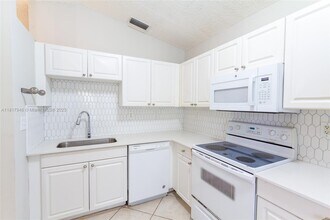 11811 SW 8th St in Pembroke Pines, FL - Building Photo - Building Photo