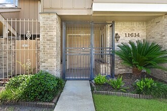 11614 Village Pl Dr in Houston, TX - Building Photo - Building Photo
