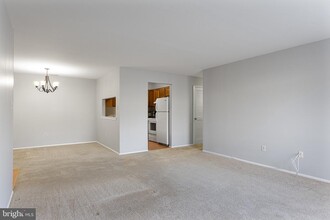 5306 Aberdeen Dr in Mount Laurel, NJ - Building Photo - Building Photo