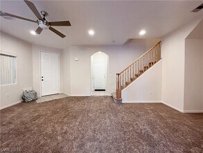 9303 Gilcrease Ave in Las Vegas, NV - Foto de edificio - Building Photo