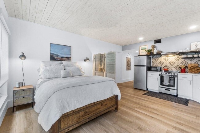 property at 11863 Wimbledon Cir