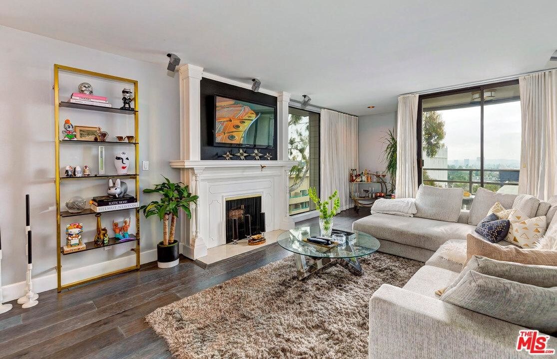 1215 N Olive Dr in West Hollywood, CA - Building Photo
