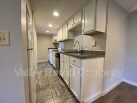 66 Lyman St in South Hadley, MA - Building Photo