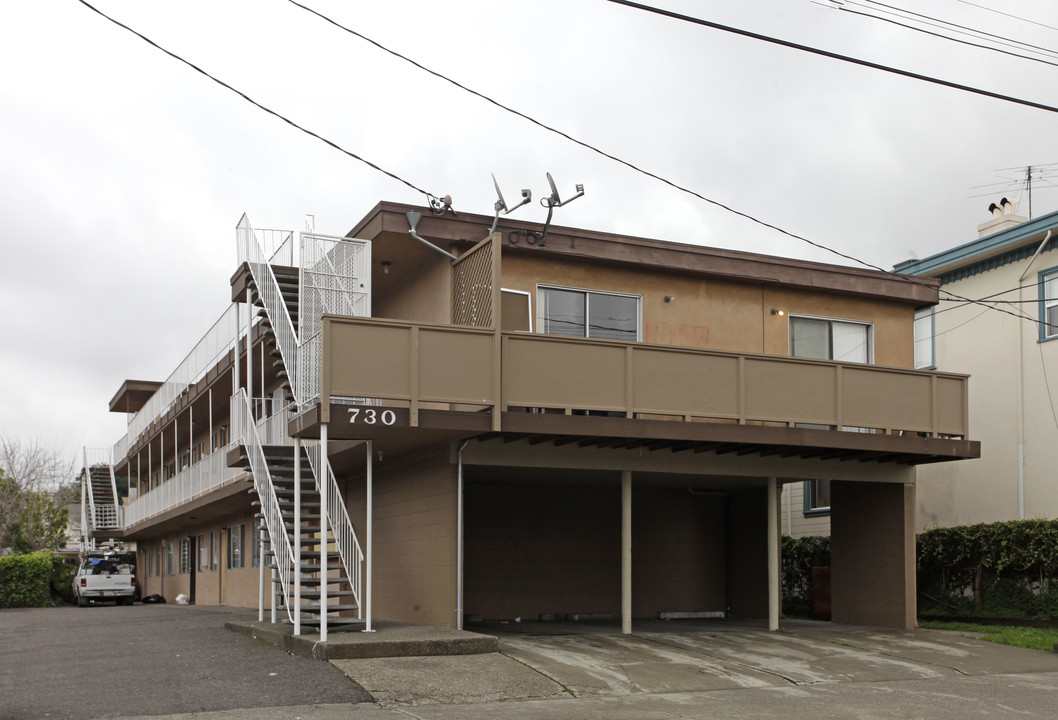 730 E 17th St in Oakland, CA - Building Photo