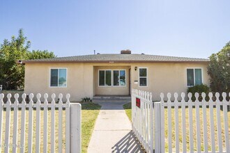 44632 Fern Ave in Lancaster, CA - Building Photo - Building Photo