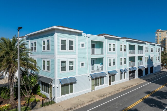 Surfside Apartments in Jacksonville Beach, FL - Building Photo - Building Photo