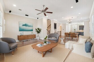 2421 Beall St, Unit 203 in Houston, TX - Building Photo - Building Photo