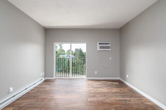 Brolex Living at Plank Road in North Syracuse, NY - Foto de edificio - Interior Photo