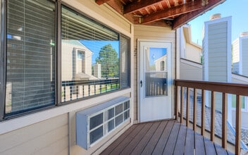 5530 Stonewall Pl, Unit 22 in Boulder, CO - Foto de edificio - Building Photo