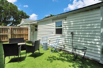 909 N Palmway in Lake Worth Beach, FL - Building Photo - Building Photo
