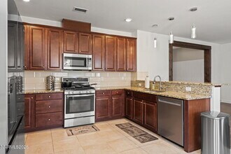 10270 Gold Mine Dr in Reno, NV - Building Photo - Building Photo