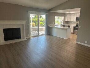 11715 Timberlake Dr in San Diego, CA - Foto de edificio - Building Photo