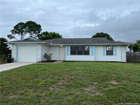 160 SE Lakehurst Dr in Port St. Lucie, FL - Building Photo