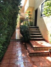 1439 S Bundy Dr in Los Angeles, CA - Building Photo - Building Photo