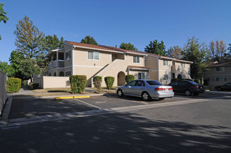 Lakeview Apartments in Lake Elsinore, CA - Building Photo - Building Photo