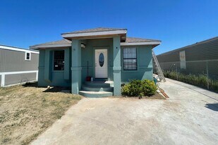 514 Buckeye Dr in Laredo, TX - Building Photo