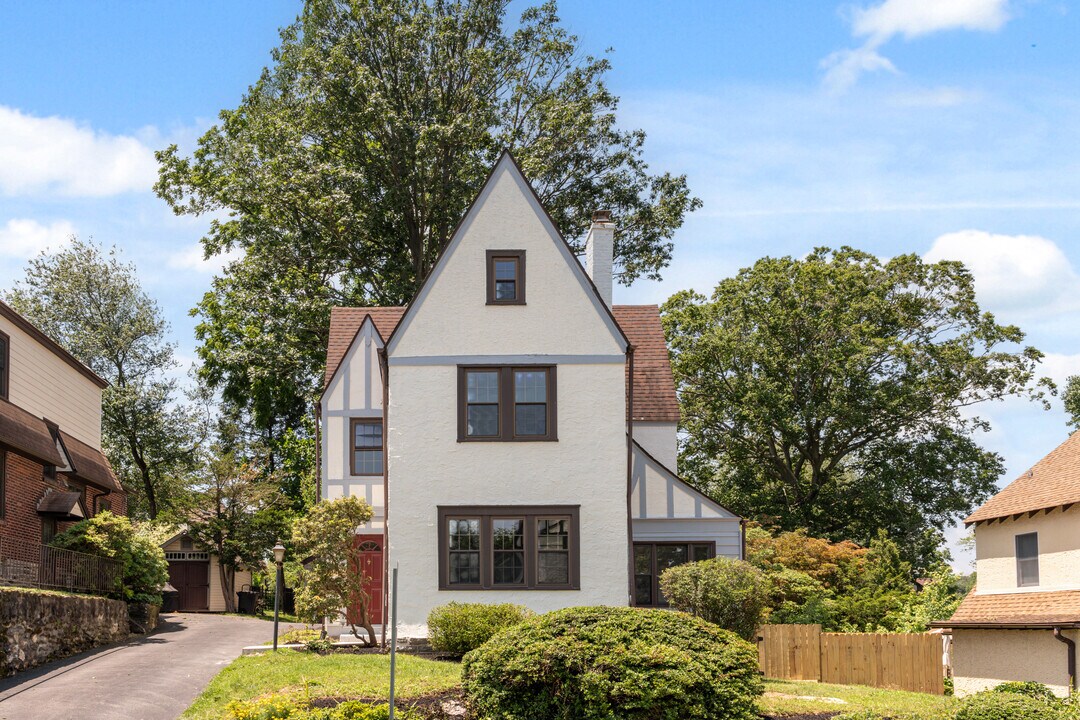 2418 Rosewood Ln in Havertown, PA - Foto de edificio