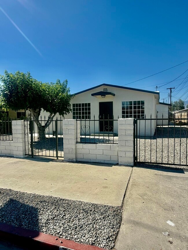 property at 52119 Calle Avila