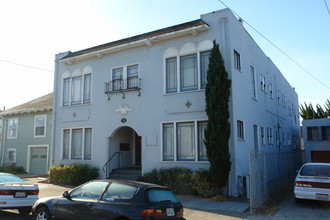 693 39th St in Oakland, CA - Building Photo - Building Photo