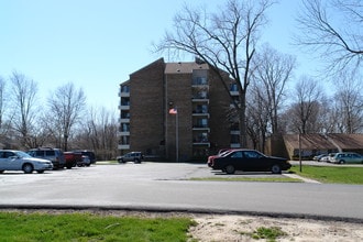 Edgewood Village in East Lansing, MI - Foto de edificio - Building Photo
