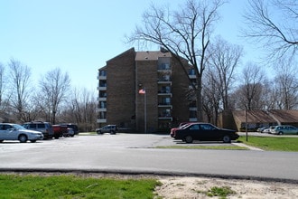 Edgewood Village in East Lansing, MI - Building Photo - Building Photo