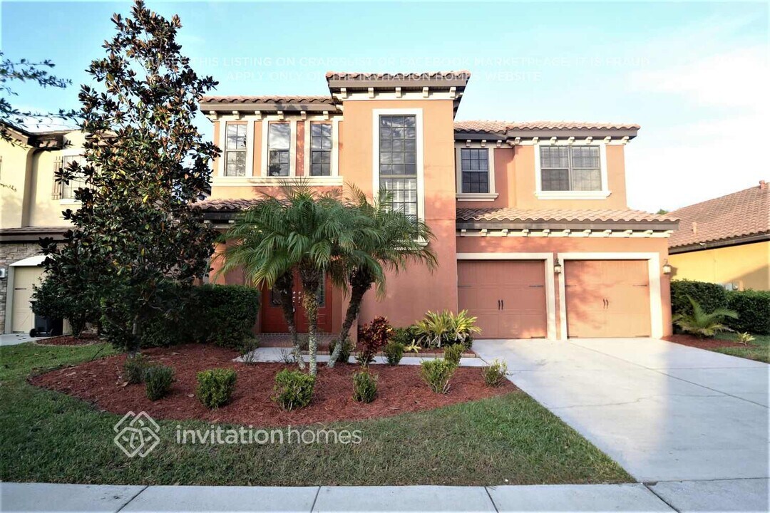 8230 Dunham Station Dr in Tampa, FL - Building Photo