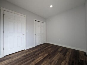 413 Jefferson St in Pella, IA - Foto de edificio - Building Photo