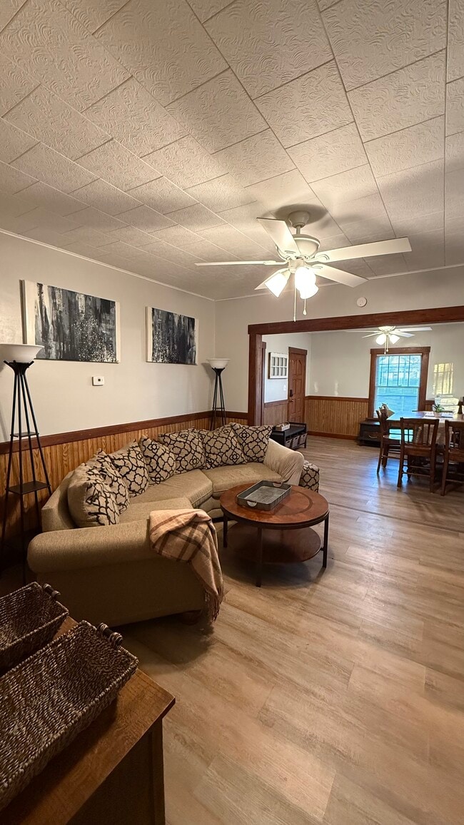 137 N Columbia Ave in Salina, KS - Building Photo - Building Photo