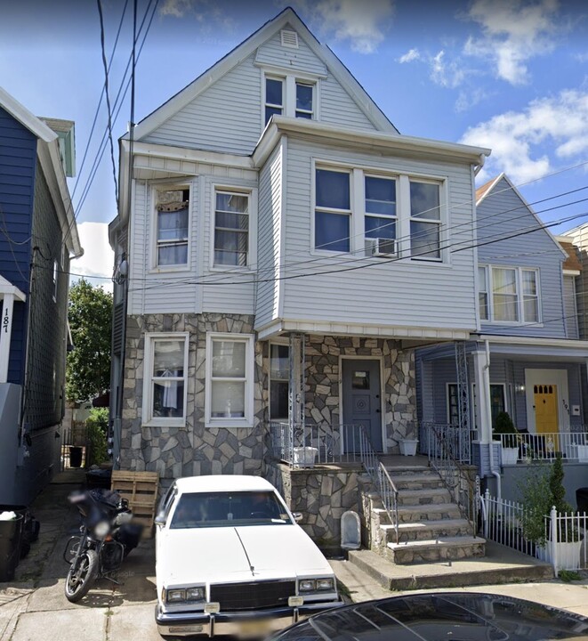 189 Pearsall Ave in Jersey City, NJ - Building Photo