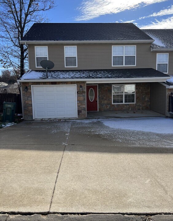 16311 Holy Cross Ln in St. Robert, MO - Building Photo