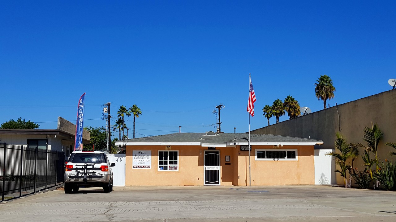 1142 E Pennsylvania Ave in Escondido, CA - Building Photo