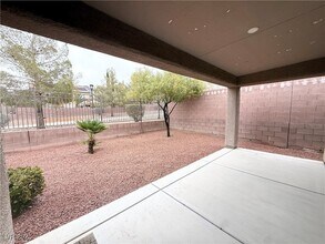 2600 Bechamel Pl in Henderson, NV - Foto de edificio - Building Photo
