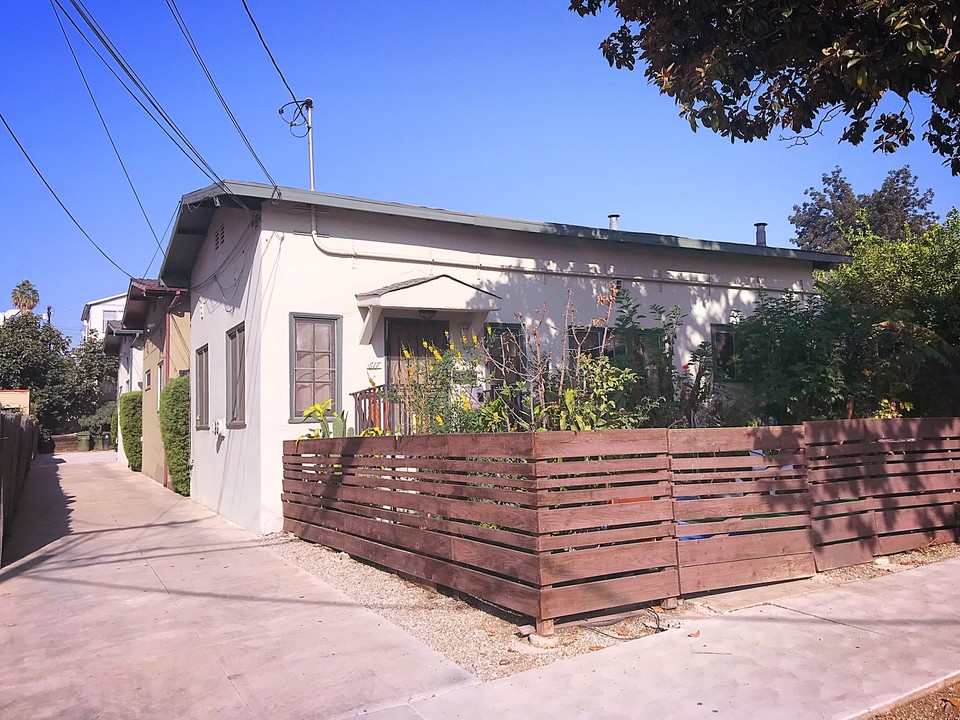 617 Micheltorena St in Los Angeles, CA - Building Photo