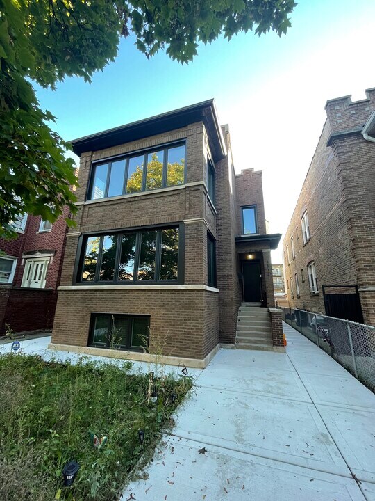 4833 N Central Park Ave, Unit 2nd Floor in Chicago, IL - Building Photo
