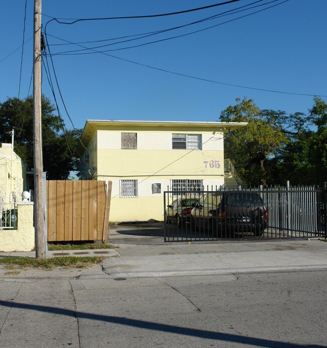 765 NW 69th St in Miami, FL - Building Photo - Building Photo