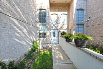 7521 Country Club Dr in Laredo, TX - Foto de edificio - Building Photo